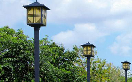 太阳能申扎庭院灯怎么选亮度与续航更耐用